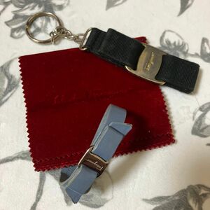 袋付き　 Salvatore Ferragamo ヴァラ　リボンブルーブレスレット 黒キーホルダー サルヴァトーレフェラガモ 