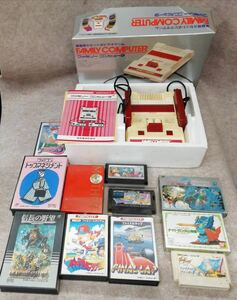 ファミコン FAMILY COMPUTER 本体のみ 箱 取扱説明書付 ソフト11本付 Nintendo ファミリーコンピュータ 29-95