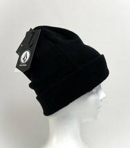 VOLCOM ボルコム D5842301BLK⑤ ビーニー シンプルなニット帽 ブラック色 カフの部分にロゴラベル Beanie ヴォルコム 新品 即決 送料無料_画像3