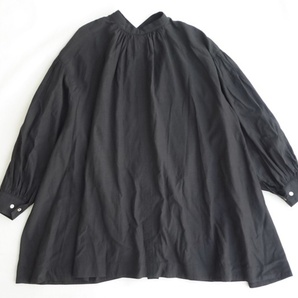 S4 yuni ユニ ギャザー ふんわり バックボタン スタンドカラー ブラウス ブラック 黒 長袖 シャツの画像7