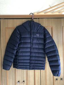 希少Patagonia パタゴニアHI-LOFT DOWN SWEATER HOODY ハイロフトダウンセーターフーディ 　XS　FA14　ネイビー(CNY)