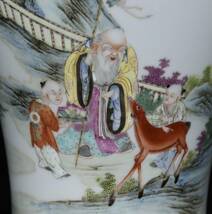 【多寶屋】■古美術 旧家蔵出■大清雍正年製款 粉彩 描金 童子壽星図梅瓶 時代物 T08_画像6