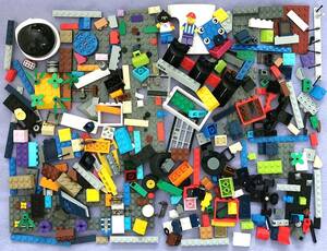 LEGO ☆★ レゴ ★☆　部品・パーツ大量　★ 特殊部品 ミニフィグ２体 鉄道車輪 リゾート部品 など ★☆　他の落札物と同梱可