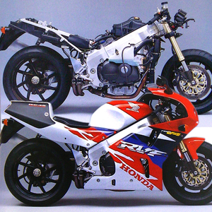 RVF / RC45 特集 雑誌　　RVF750 VFR750 RC30　16ページ掲載