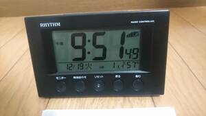 リズム(RHYTHM) 目覚まし時計 電波時計 温度計・湿度計付き フィットウェーブスマート 黒 7.7×12×5.4cm 8RZ166SR02