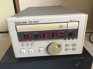 希少 TASCAM タスカム 業務用/放送用 CD-601 CDプレーヤー CDデッキ 