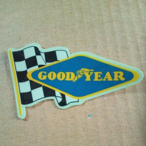 即決 ＧＯＯＤ ＹＥＡＲ フラッグ タイヤ ヘルメット ハーレー 英車 バイカ ステッカ ー