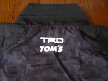 ☆TRD☆トヨタ☆TOM'S☆トムス☆TOYOTA☆正規品☆デジカモ☆迷彩柄☆ジャケット☆ブルゾン☆前面/背面ロゴプリント☆Lサイズ☆新品未使用☆_画像3