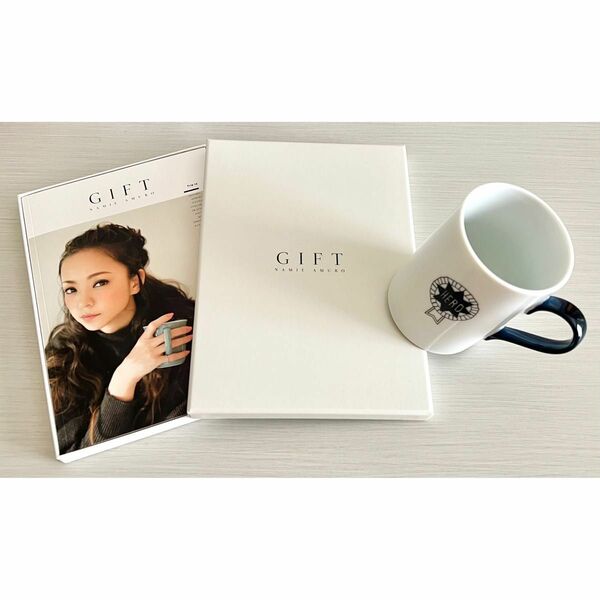 安室奈美恵 写真集 GIFT + BIRTHDAY BAR完売品"HERO"ロゴマグカップ(250ml向け)set