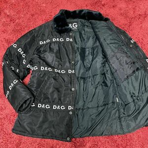 XLサイズ!! ドルチェ&ガッバーナ【超希少すぎて草】DOLCE&GABBANA ダウンコート ジャケット テープロゴ 襟ボア 極暖 中綿 D&G キルティング