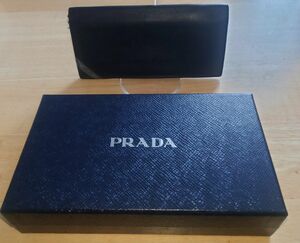 PRADA 長財布