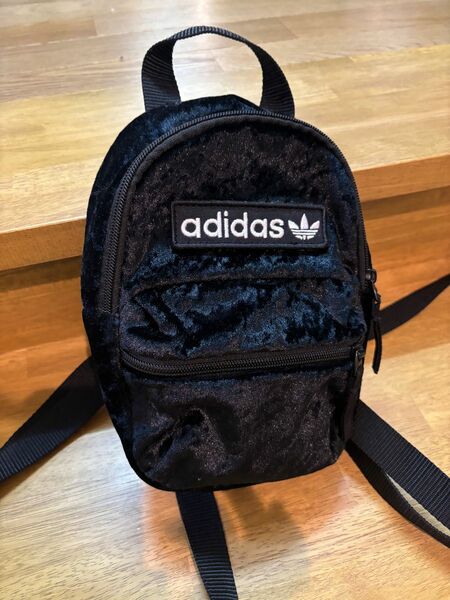 adidas ブラック ショルダーバッグ　ベロア　mini