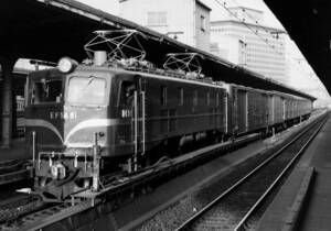 ◆◆ 【写真1枚】 EF58 61　荷物列車　大阪　KGサイズ　◆◆