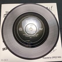 【美品】 SHUFFLE 「We are Tokyo Skins!」 R-001 ソノシート 国内盤 ジャパメタ パンク レコード_画像4