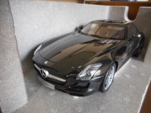 ★★1/18 ミニチャンプス メルセデス ベンツ SLS AMG オプティシアンブラック ディーラー特注 6.2V8 C197 Minichamps★★