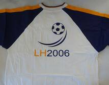 ルフトハンザ　2006年サッカーワールドカップロゴのTシャツ（ドイツのMサイズ未使用品　シミあり）_画像2