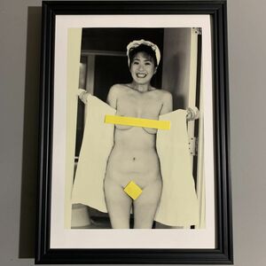 ■西川峰子■ヌードグラビア①/A4額装品/写真集/仁支川峰子/モノクロ/貴重写真/演歌歌手/女優 A707