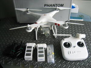 RCドローン　DJI Phantom 3　STANDARD　アルミケース付　　中古品