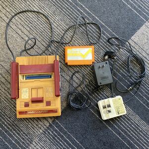 【T1212】 ジャンク品 Nintendo 任天堂 ファミコン ファミリーコンピュータ 本体 ソフト スーパーマリオブラザーズ マリオ 汚れあり