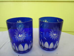 切り子グラス　2個セット　冷水　ブルー　ひまわり　花火　夏季　ガラス工芸　ハンドメイド　職人技　美品　口径6.7×高9.0㎝　重さ130㌘