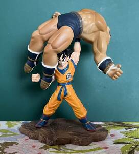 ドラゴンボール カプセルフィギュア 孫悟空VSナッパ １品