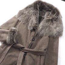 3-ZL010S【美品】アルマーニコレツィオーニ ARMANI COLLEZIONI 最高峰 シャーリング ムートン コート グレージュ 44 レディース_画像3