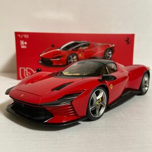 ★ブラーゴ／burago：Signature Series：1/18フェラーリ デイトナ SP3 スパイダー (クローズ)2022 ★ルーフが着脱可能 (Red) ★未展示品