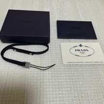 b) 未使用保管品 PRADA プラダ ストラップ 箱付 紐無し全長約16cm ブラック_画像1