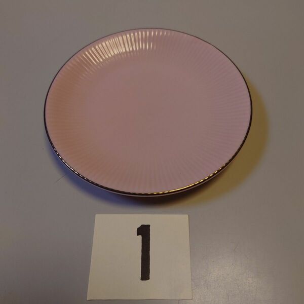 (1)金縁ピンク色陶器小皿 径135mm