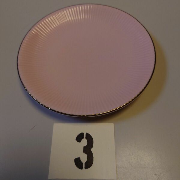 (3)金縁ピンク色陶器小皿 径135mm