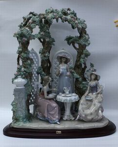 E632 Limited Item 611/2000 Lladro Tea с гарантийным делом с боксом с фигуркой куклы Warrin с гарантийным делом для дела пьедестала.