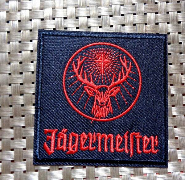 黒赤（正方形）◆新品イエーガーマイスター Jagermeister ドイツ リキュール 　刺繍ワッペン（パッチ）◆　鹿　十字架　■ 洋服・衣類DIY