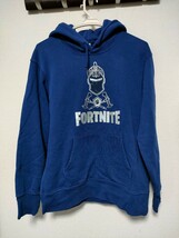 ☆【ユニクロ × FORTNITE】UT☆プルオーバー☆パーカー☆Mサイズ☆メンズ☆USED【221】_画像1