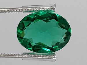 【動画あり】◆人工エメラルド◆エメラルド風ガラス細工 9.151Ct/人工宝石/ジュエリールース/パワーストーン