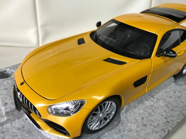 メルセデスAMG GTSモデルカー　1/18パナマリカーナ イエロー