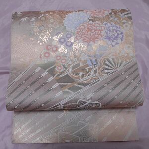 袋帯　六通柄　正絹　薄いサーモンピンクに金糸　四季花車　美品