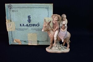 ★122637 リヤドロ LLADRO ロバに乗る男女 陶器人形 置物★