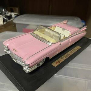 マイスト キャデラック エルドラドMaisto Cadillac ELDORADO BIARRITZ (1959) ピンク 1/18サイズ ダイキャストカー