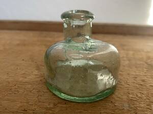 珍品 古い薬瓶　レトロ瓶 気泡 瓶 戦前 大正 昭和 レトロ アンティーク 