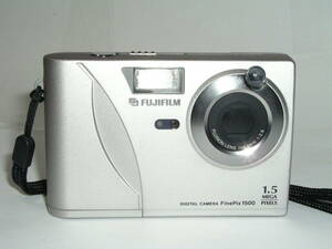5441● レア” 古いデジカメ、Finepix 1500、フジフイルムデジタルカメラ 電池は単三x２本で動作します 美品 ●29