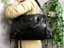 ●超美品●BALENCIAGA バレンシアガ●ザ シティ●カーフ レザー 本革●2way ハンド バッグ●黒●クロム金具●肩掛け●B5 書類●Js42108_画像2