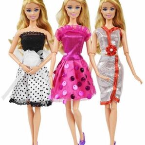 服と小物の豪華9点セットリカちゃん・バービーちゃん・お人形さん用 ドレス バービー リカ Barbieの画像1