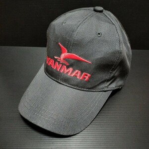 ● ヤンマー「YANMAR キャップ」刺繍 帽子　黒／赤ロゴ