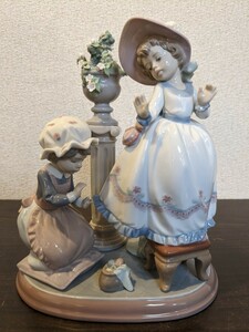 LLADRO リヤドロ フィギュリン【お好みに手なおし】 置物 スペイン 少女 女性 陶器人形　Y493