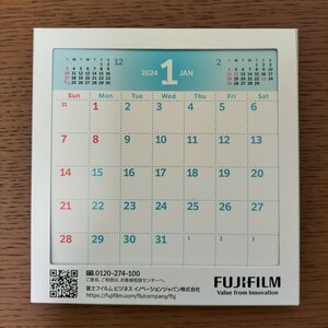 コンパクト 卓上カレンダー 2024 FUJIFILM 幅12.5×高さ13cm