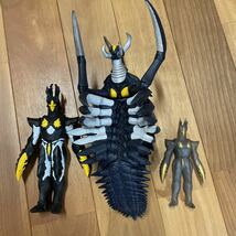 美品　ウルトラ怪獣　ハイパーゼットン３体セット まとめて ウルトラシリーズ　ソフビ　フィギュア　バンダイ BANDAI 中古　ギガント_画像2