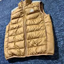 1円〜 adidas DOWN VEST Msize アディダス ダウンベスト ブラウン 軽量 ウェア 茶 スポーツ ゴルフ ダウン80 ロゴプリント 保温 重ね着_画像5