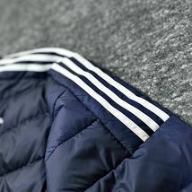 1円~ 送料無料 新品 アディダス エッセンシャルズ ダウンジャケット 3XLsize adidas DOWN 軽量 保温 ダックダウン80% 紺 ストライプ ウェア_画像5