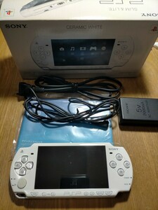 SONY PlayStation Portable PSP-2000 CW ソニー プレイステーションポータブル 箱付き