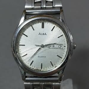 5512/19 GJ52739 ALBA QUARTZ V533-6860 3 hands calendar silver color wristwatch Seiko 